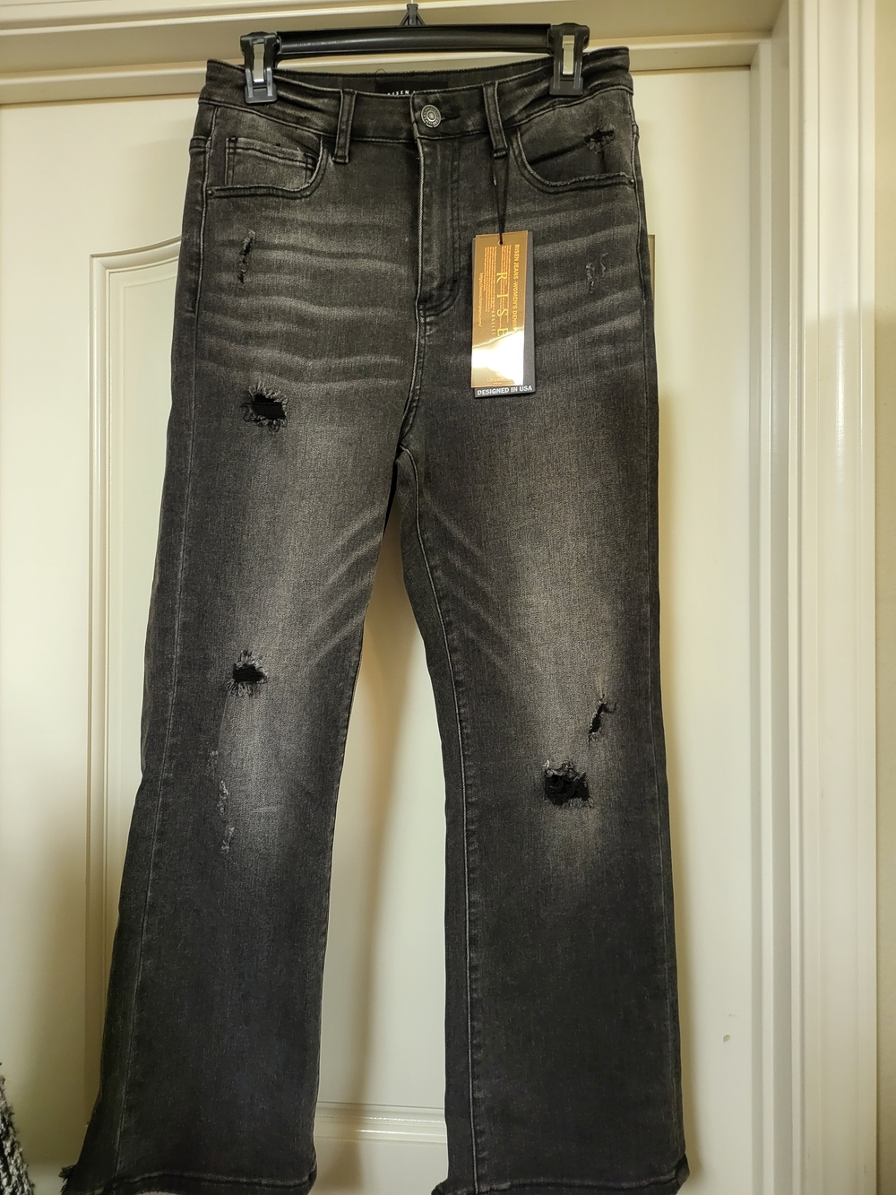 Women’s Distressed Black Cropped Jeans Size 11 New Nwt